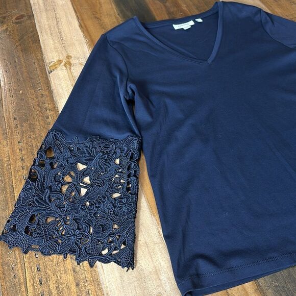 Chico’s SZ 0 Navy Blue Lace Appliqué Top - Picture 5 of 13